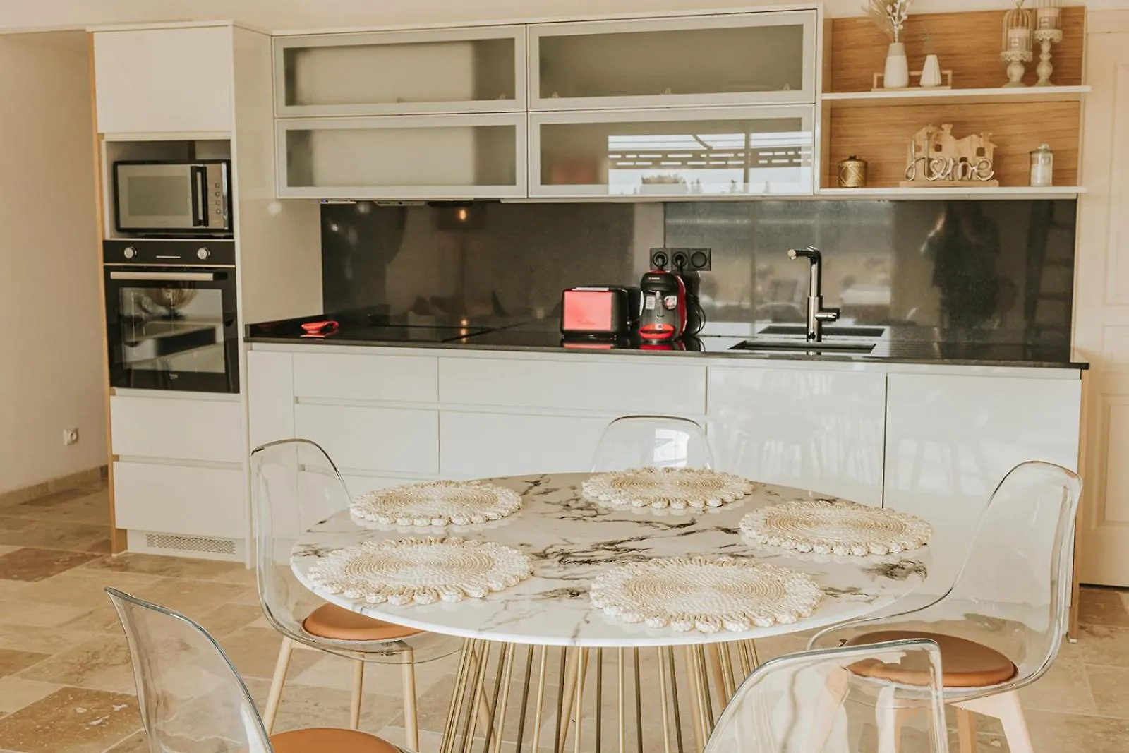 Holiday home Pissenlit Une Prairie En Provence Arles