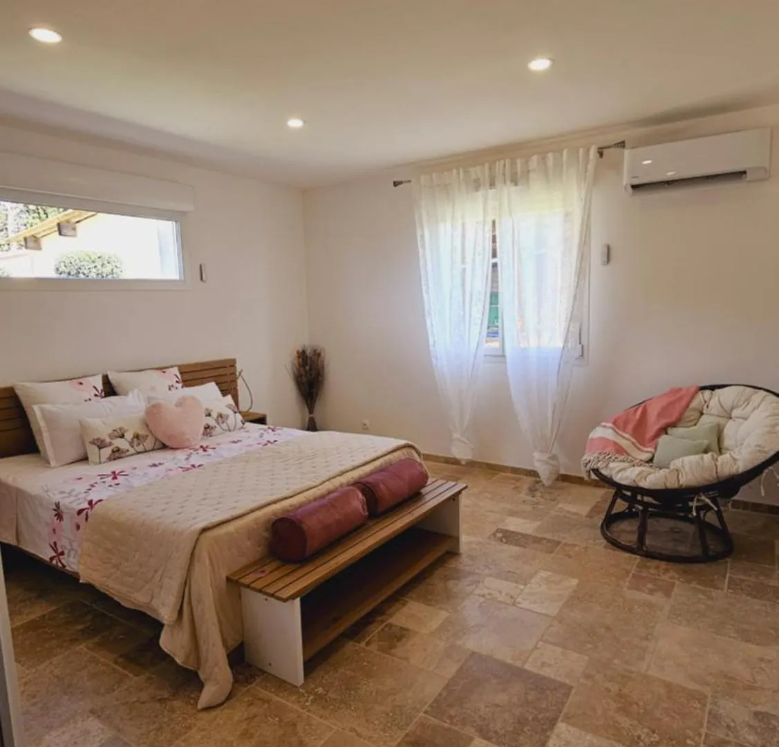 Holiday home Pissenlit Une Prairie En Provence Arles