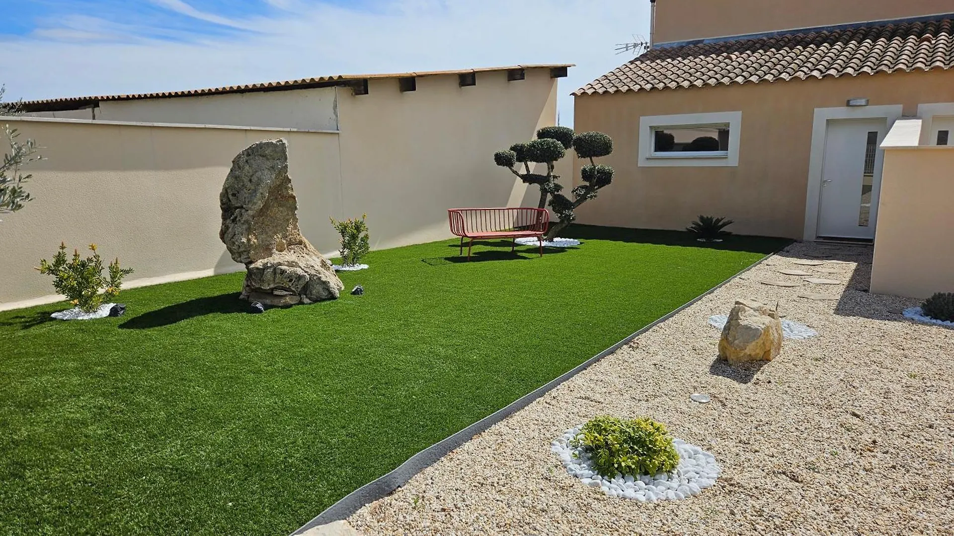 Holiday home Pissenlit Une Prairie En Provence Arles
